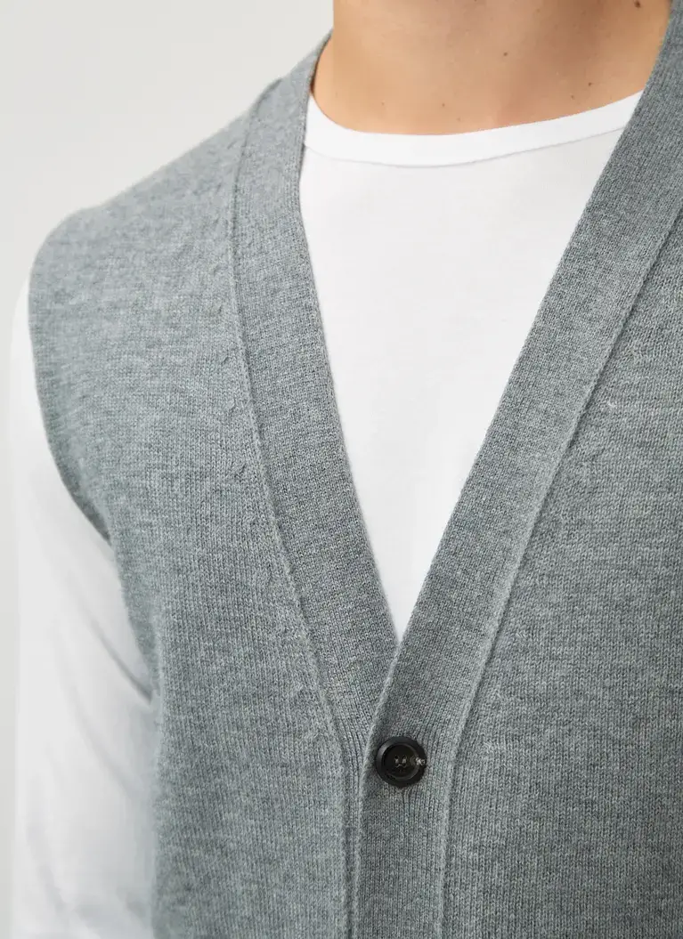 Maerz Muenchen Strickweste100% Geelong-WolleArt. Nr. 553600-544