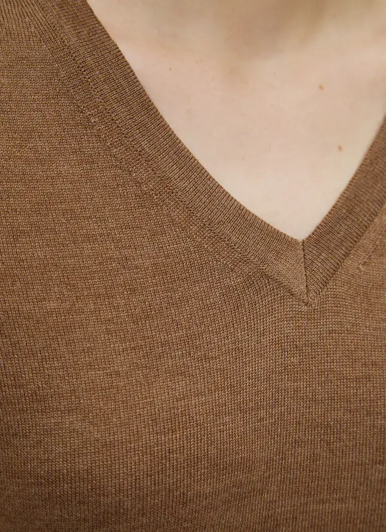 Maerz Muenchen V-Ausschnitt Pullover100% MerinowolleArt. Nr. 300000-107