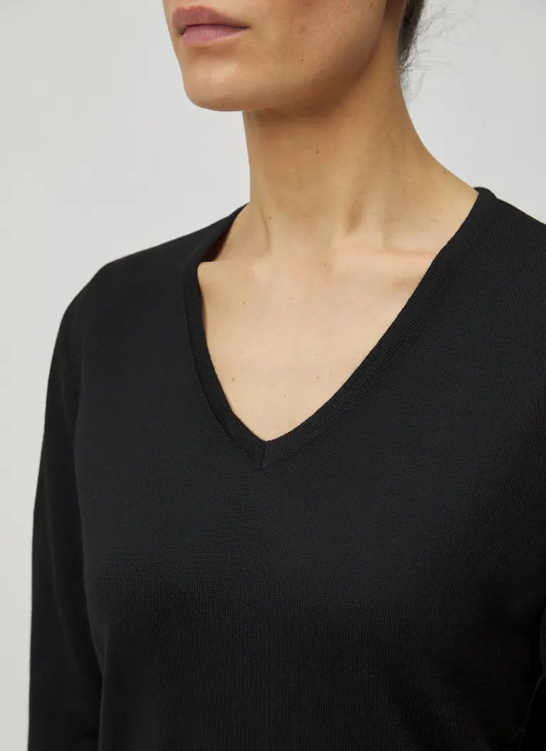 Maerz Muenchen V-Ausschnitt Pullover100% MerinowolleArt. Nr. 300000-595