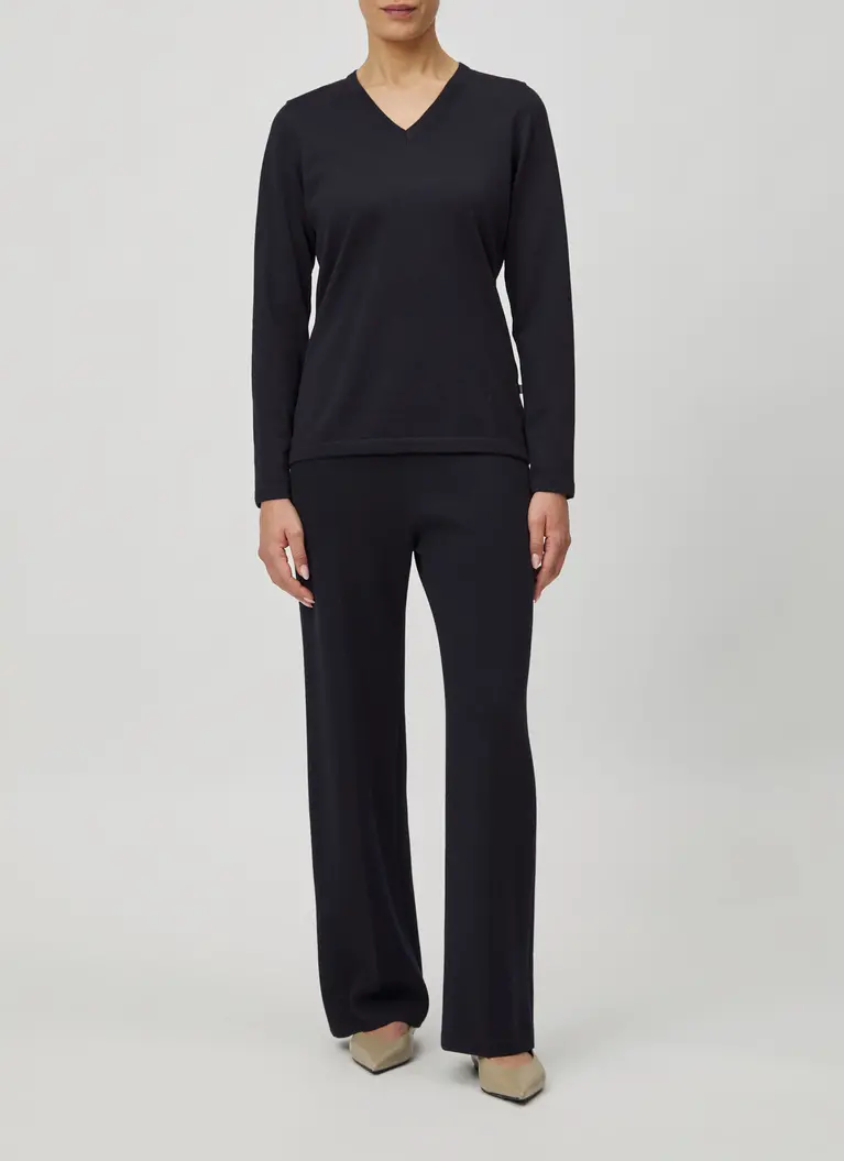 Maerz Muenchen V-Ausschnitt Pullover100% MerinowolleArt. Nr. 300000-399