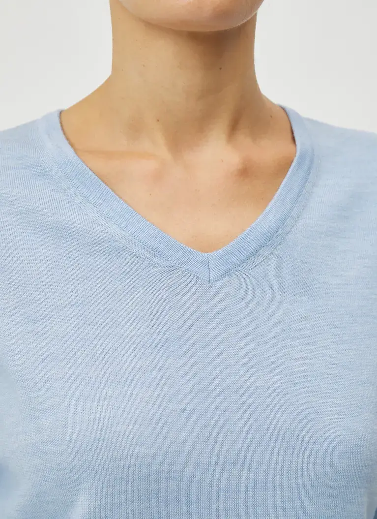 Maerz Muenchen V-Ausschnitt Pullover100% MerinowolleArt. Nr. 300000-318