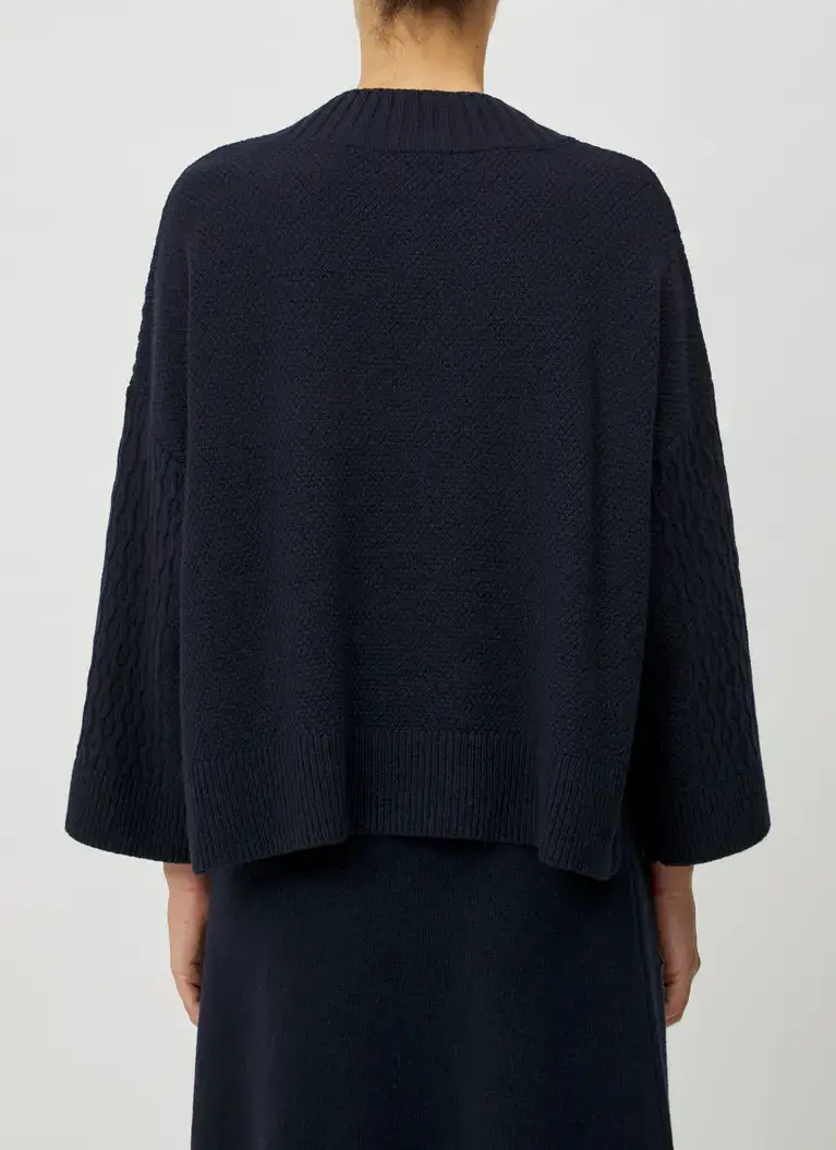 Maerz Muenchen V-Ausschnitt Pullover100% SchurwolleArt. Nr. 347700-399