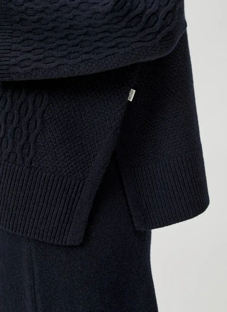 Maerz Muenchen V-Ausschnitt Pullover100% SchurwolleArt. Nr. 347700-399