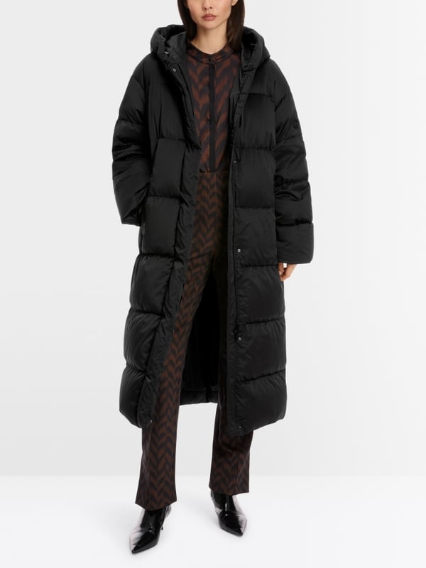 Marc Cain Langer Daunenmantel mit Kapuze