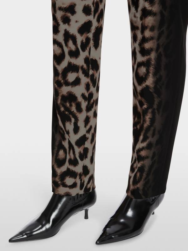 Marc Cain Modell FUZHOU Im Leo-Dessin