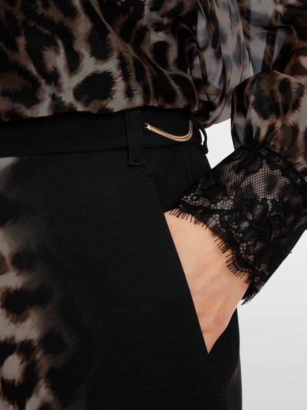 Marc Cain Modell FUZHOU Im Leo-Dessin