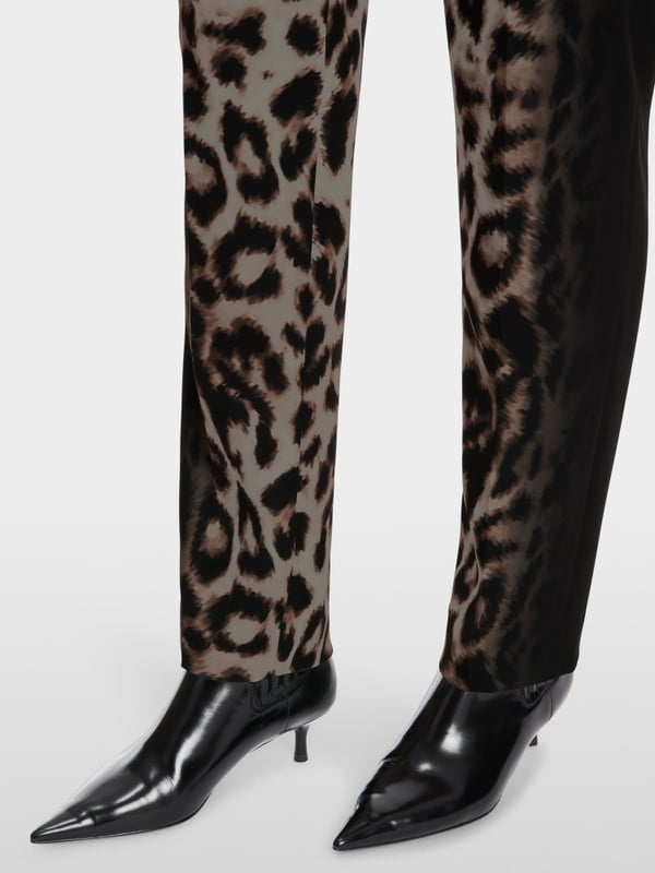 Marc Cain Modell FUZHOU Im Leo-Dessin