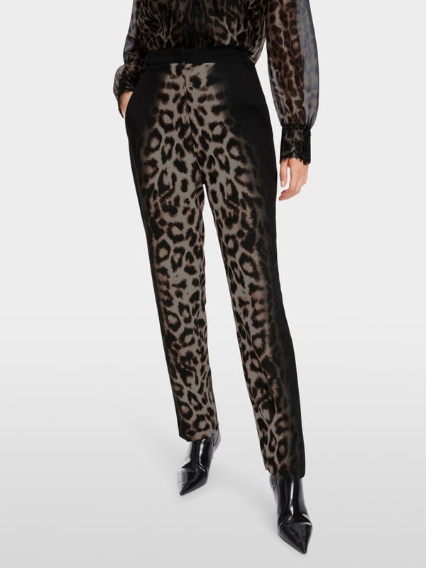 Marc Cain Modell FUZHOU Im Leo-Dessin