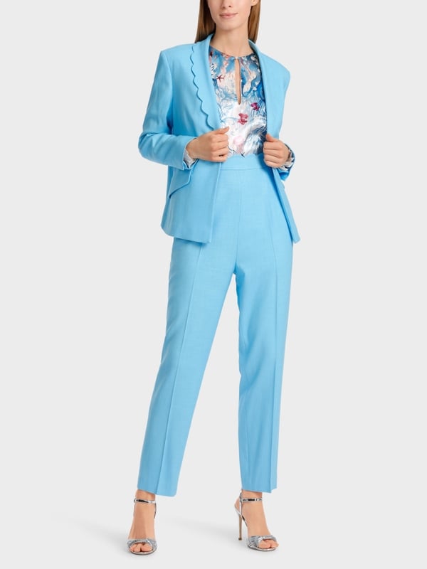 Marc Cain Modell SANAA mit gewelltem Bundabschluss