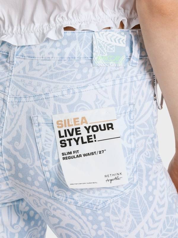 Marc Cain Modell SILEA – Jeans “Rethink Together”