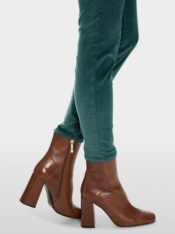 Marc Cain Modell SILVI Im Samtig Weichen Material