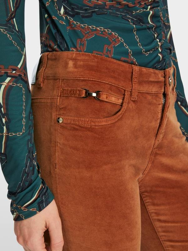 Marc Cain Modell SILVI Im Samtig Weichen Material