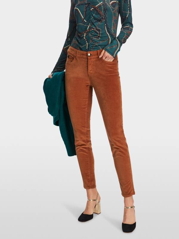 Marc Cain Modell SILVI Im Samtig Weichen Material