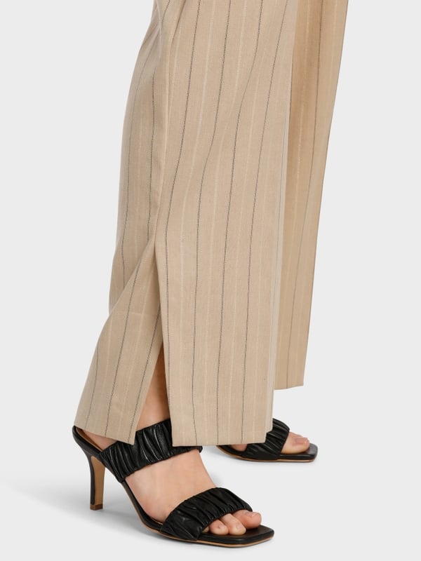Marc Cain Modell WASCO – Hose In Nadelstreif