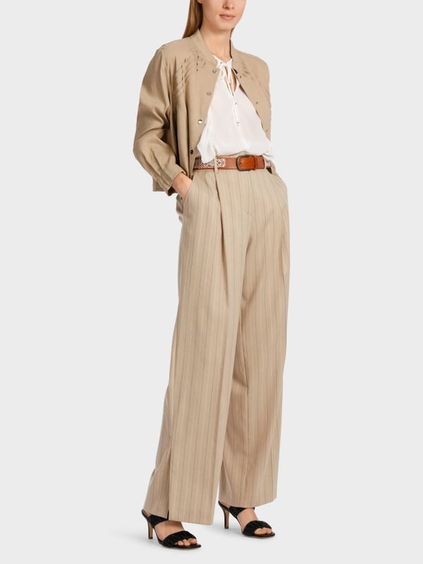 Marc Cain Modell WASCO – Hose In Nadelstreif