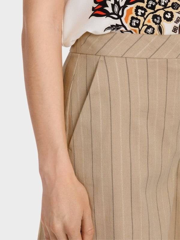 Marc Cain Modell WEIDA – Shorts Mit Lurexstreif