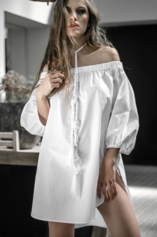 SALE Schulterfreies Kleid Mit Gehäkeltem Gürtel In Schwarz