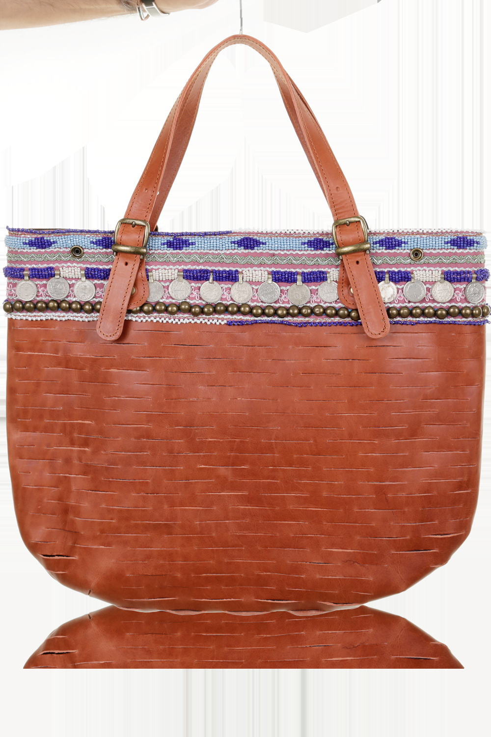 SALE Wallace Shopper aus Leder in Cognacfarbe und Perlen-Münzen-Stickerei in Blautönen