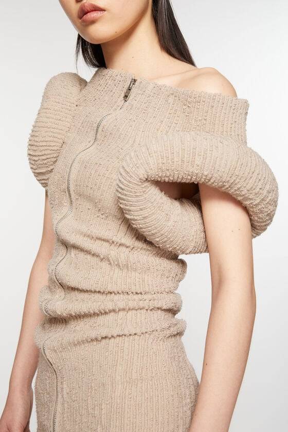 Acne Studios Asymmetric Knit Dress Laufsteg-Show