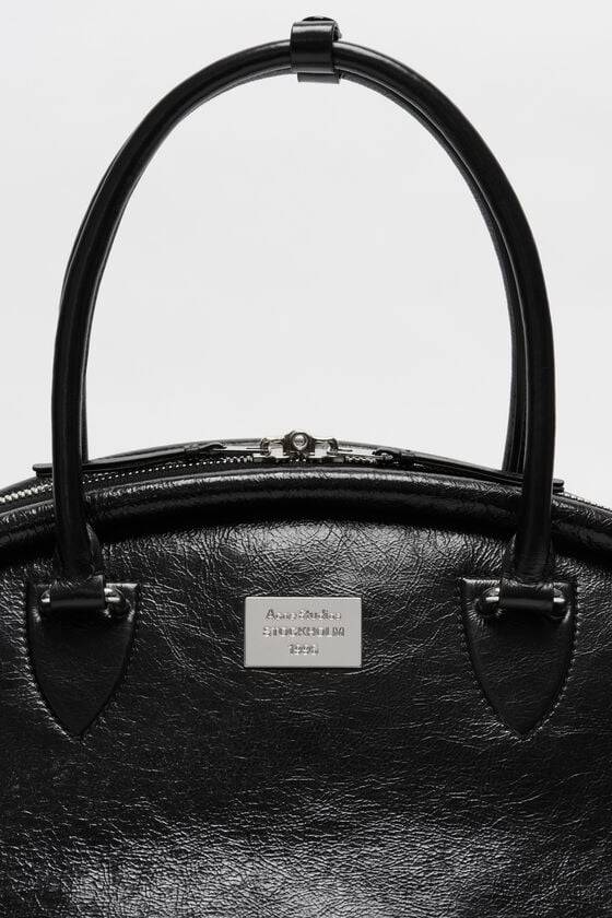 Acne Studios Bowlina Shoulder Bag Laufsteg-Show