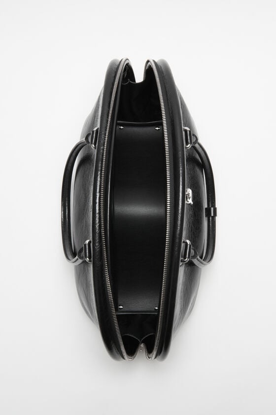 Acne Studios Bowlina Shoulder Bag Laufsteg-Show