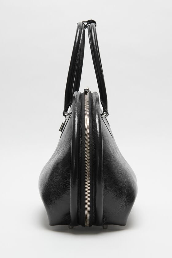 Acne Studios Bowlina Shoulder Bag Laufsteg-Show