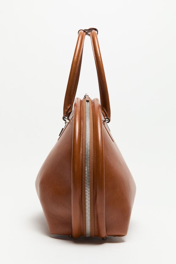 Acne Studios Bowlina Shoulder Bag Laufsteg-Show