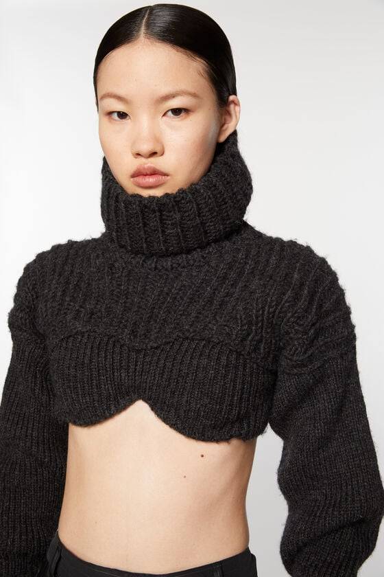 Acne Studios Cropped High Neck Knit Laufsteg-Show