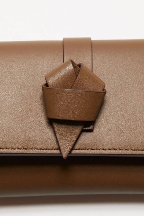 Acne Studios Gefaltete Musubi-Geldbörse