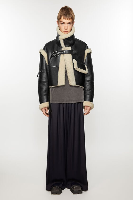 Acne Studios Jacke aus Shearling mit Schnalle