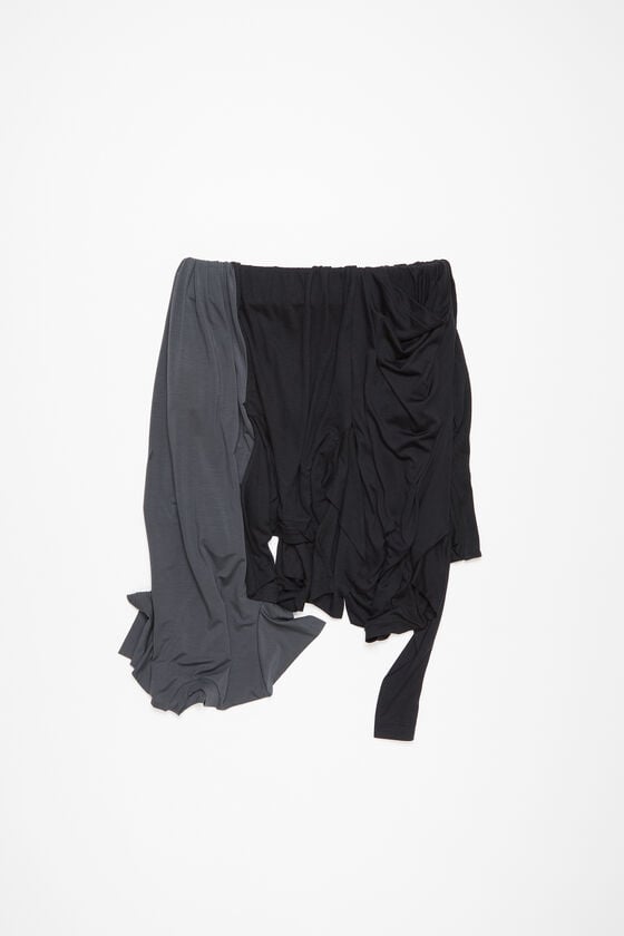 Acne Studios Lagenrock Laufsteg-Show