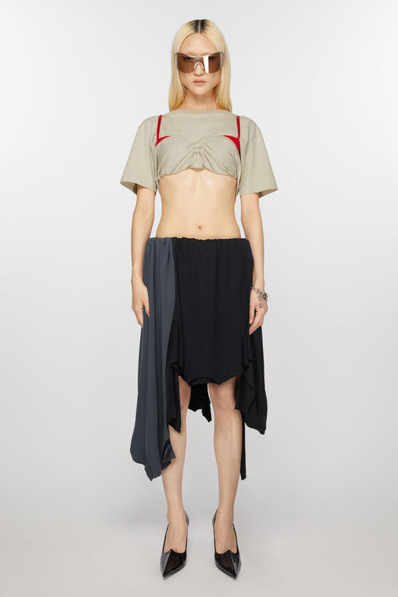 Acne Studios Lagenrock Laufsteg-Show
