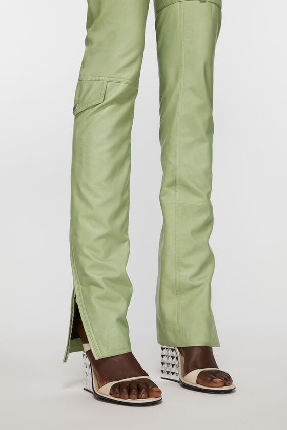 Acne Studios Lederhosen Laufsteg-Show