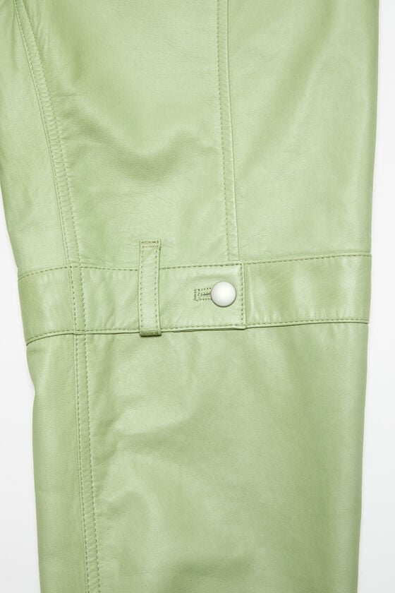 Acne Studios Lederhosen Laufsteg-Show