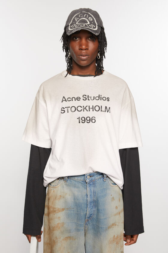 Acne Studios Logo-T-Shirt – lockere Passform Acne Studios Logo-T-Shirt – lockere Passform