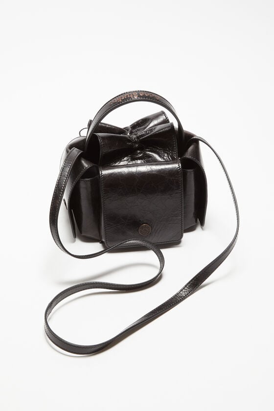 Acne Studios Multipocket-Minitasche Runway Show