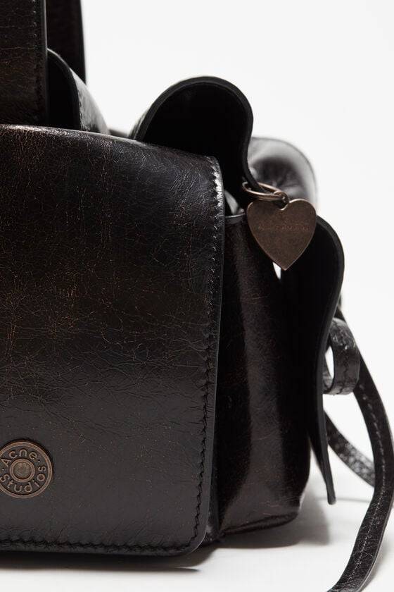 Acne Studios Multipocket-Minitasche Runway Show