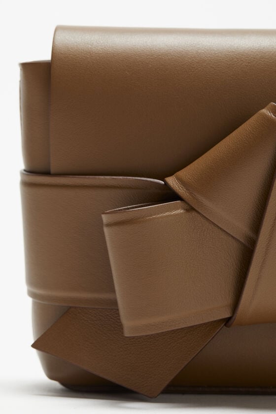 Acne Studios Musubi Mini-Umhängetasche