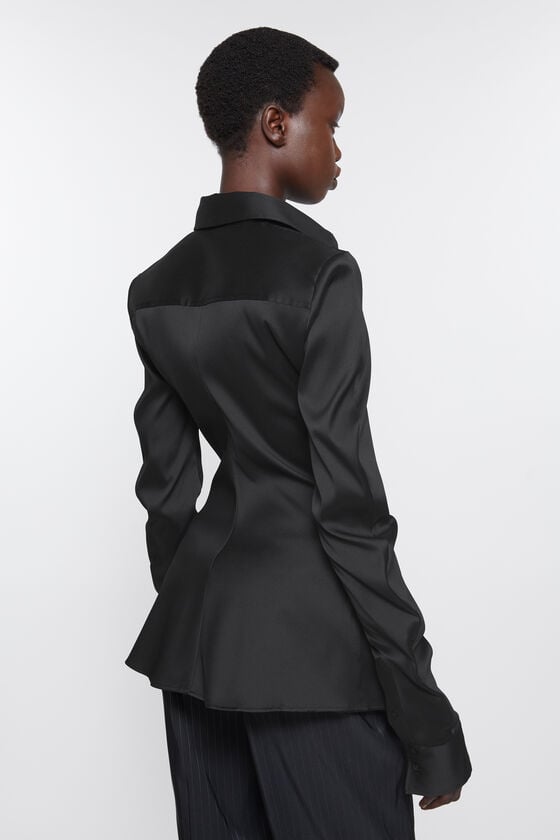 Acne Studios Asymmetric Button-up Shirt Laufsteg-Show