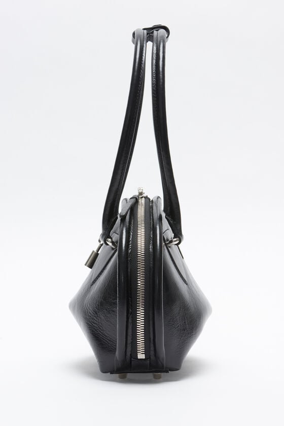Acne Studios Bowlina Mini Shoulder Bag Laufsteg-Show
