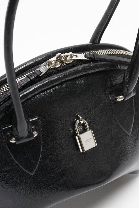 Acne Studios Bowlina Mini Shoulder Bag Laufsteg-Show