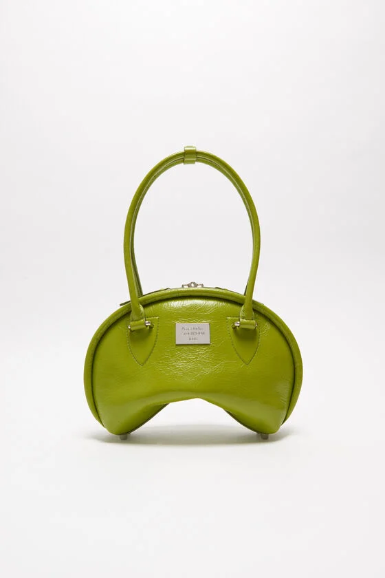 Acne Studios Bowlina mini shoulder bag Laufsteg-Show