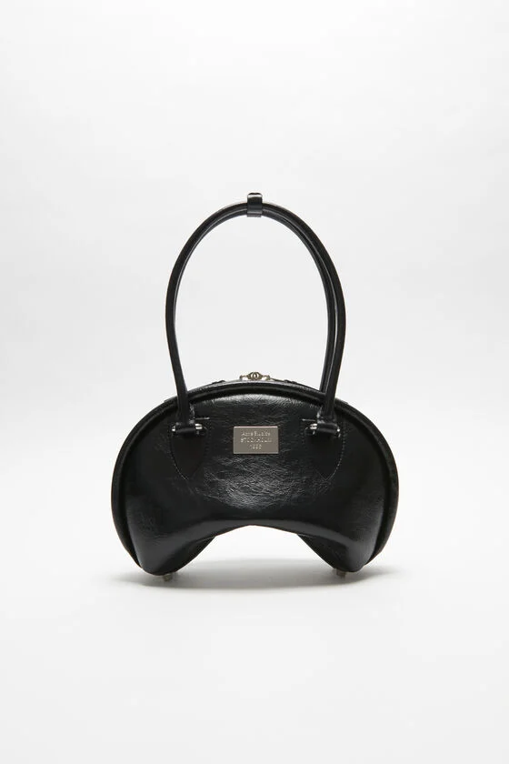 Acne Studios Bowlina mini shoulder bag Laufsteg-Show
