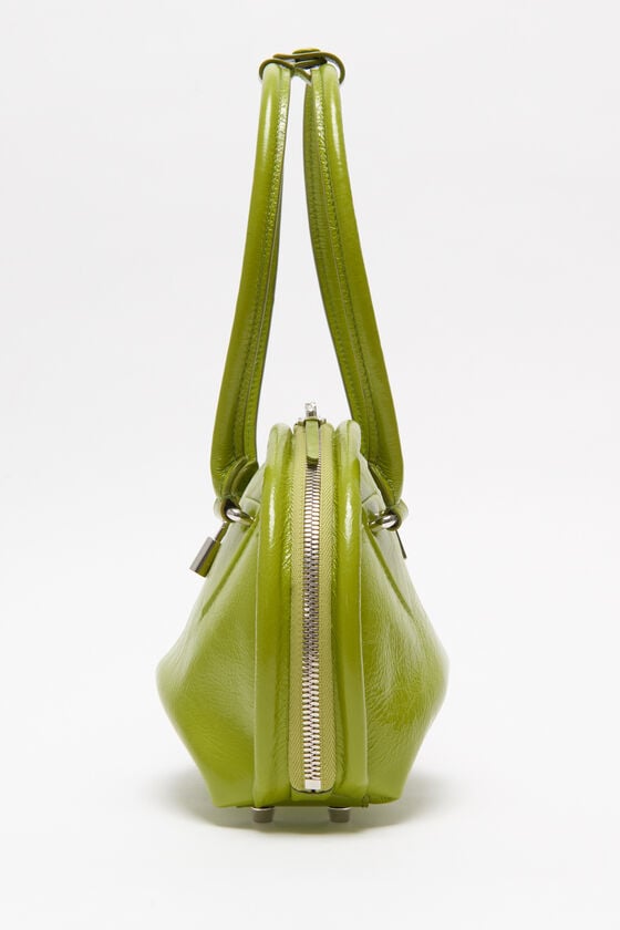 Acne Studios Bowlina Mini Shoulder Bag Laufsteg-Show