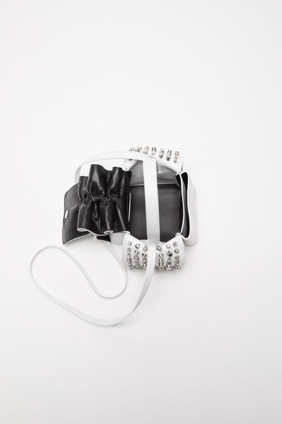 Acne Studios Multipocket Mini Studs Bag Laufsteg-Show