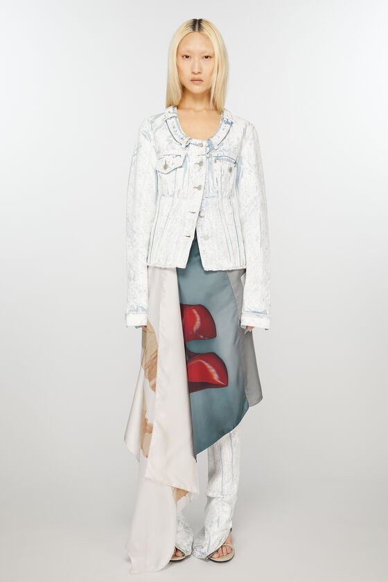 Acne Studios Seidenschal Mit Print Von Katerina Jebb Laufsteg-Show