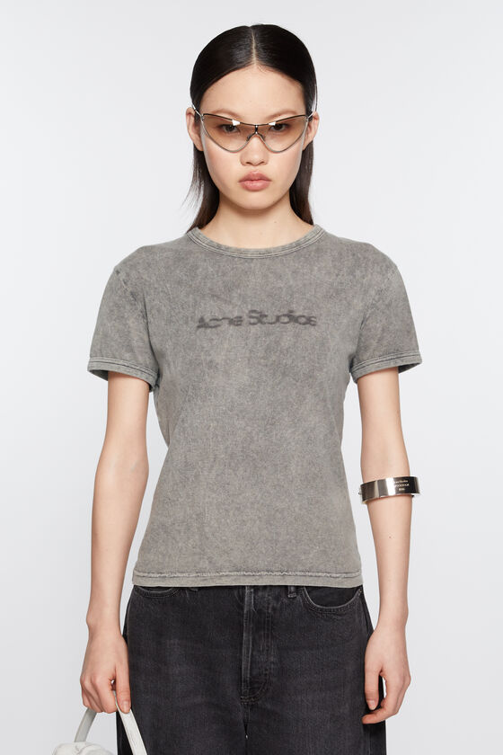 Acne Studios T-Shirt mit verschwommenem Logo – taillierte Unisex-Passform