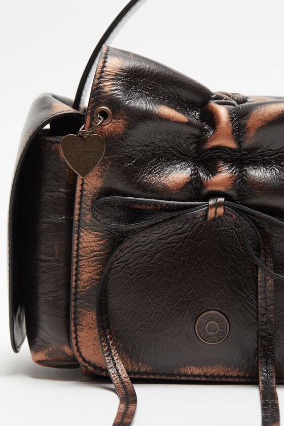 Acne Studios Tasche Mit Mehreren Taschen Runway Show