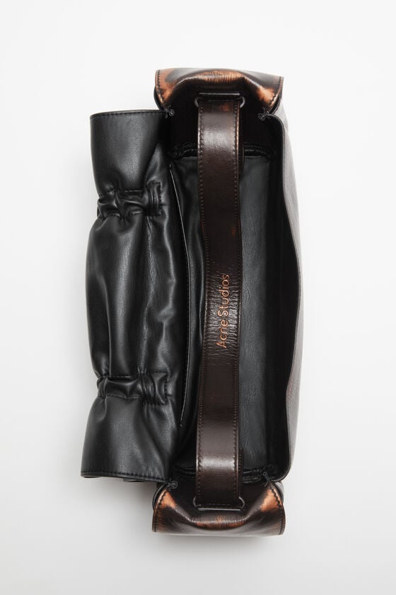 Acne Studios Tasche Mit Mehreren Taschen Runway Show