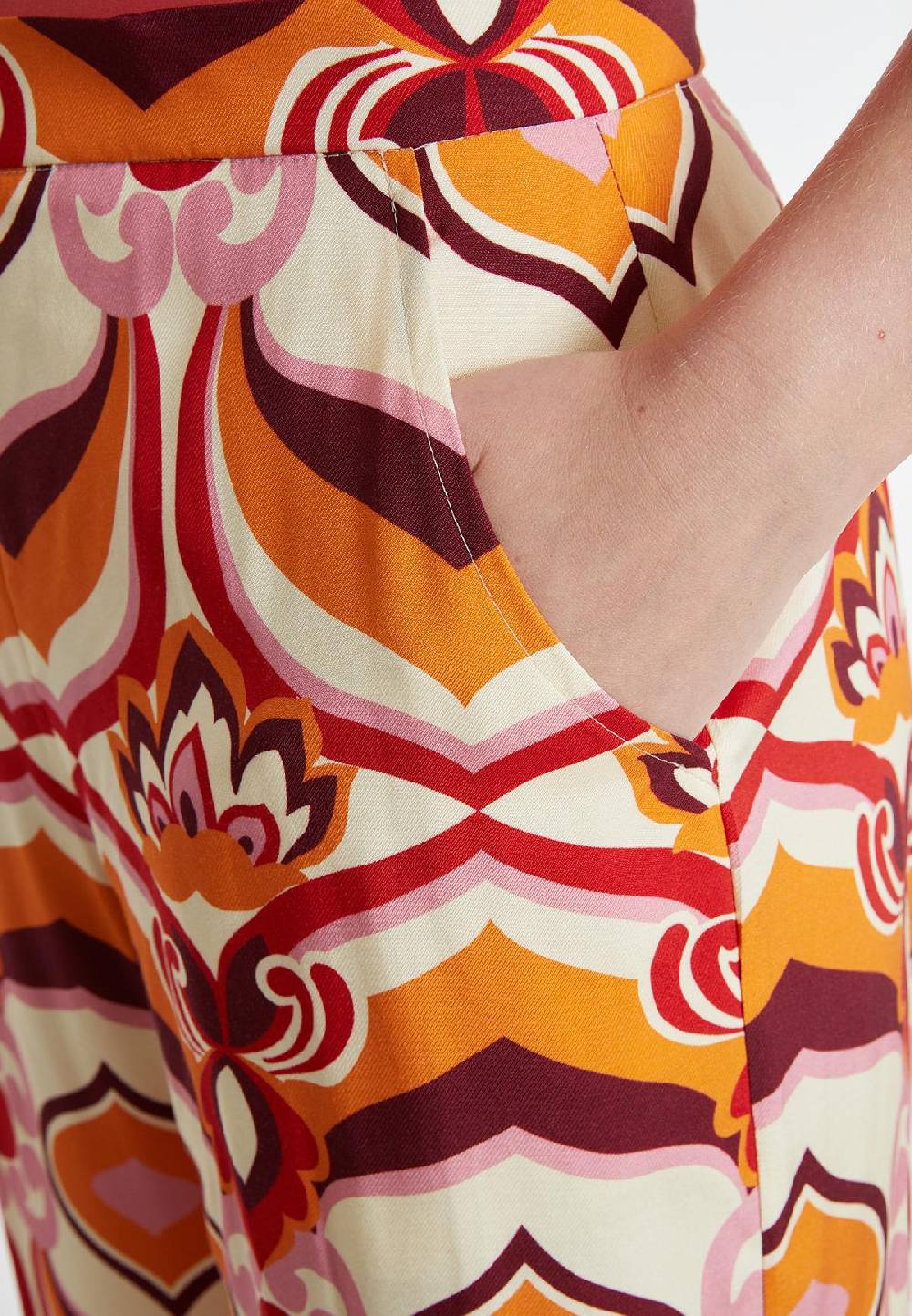 Ana Alcazar 70s Hose Kamo